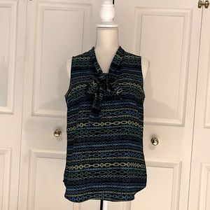 3. NEW YORK & COMPANY, LIKE NEW, SIZE MEDIUM, SLEEVELESS TOP, Chain pattern